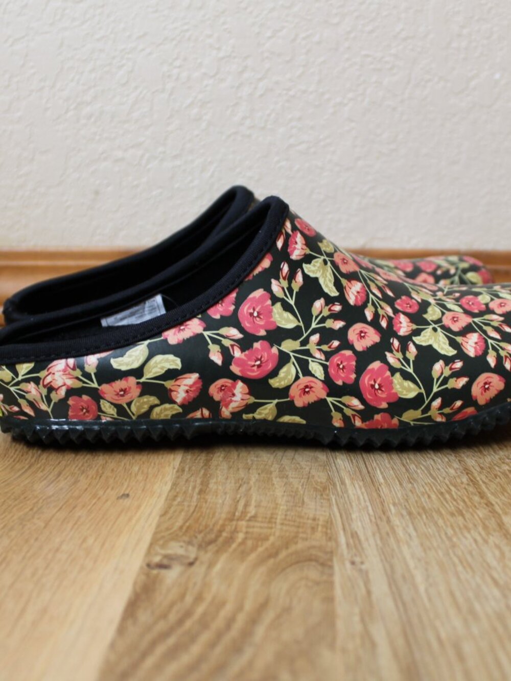 Western Chief Pretty black Pink Floral Rubber Garden Clogs 9 - Picture 3 of 3